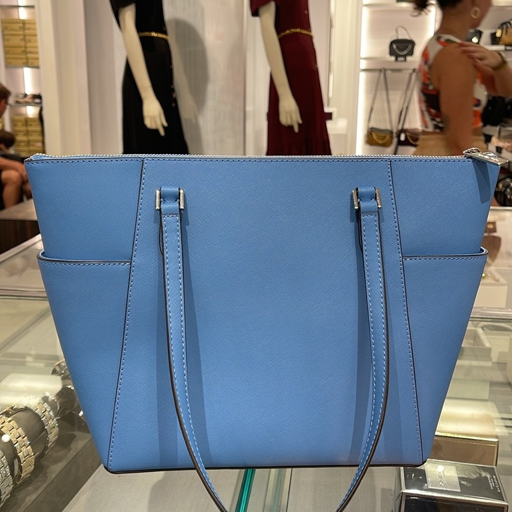 MICHAEL KORS
Jet Set Large Crossgrain Leather Top-Zip Charlotte Tote Bag
NWT - Picture 11 of 16